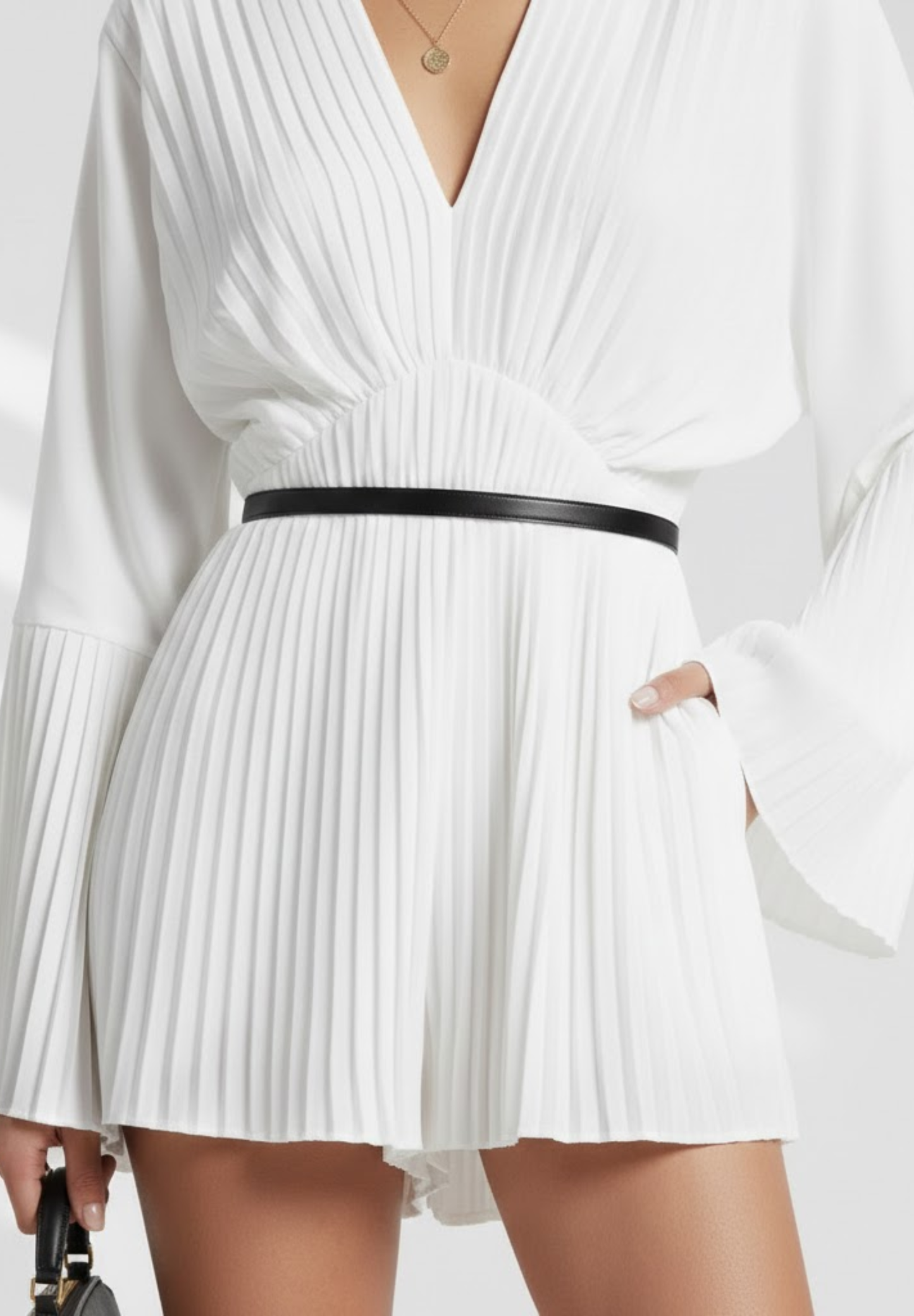 Robe chemise blanche à col en V plissée